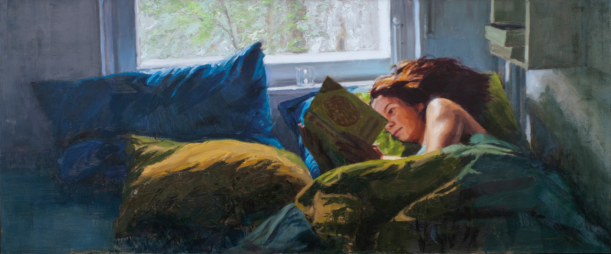 schilderij vrouw lezen boek in bed bij raam